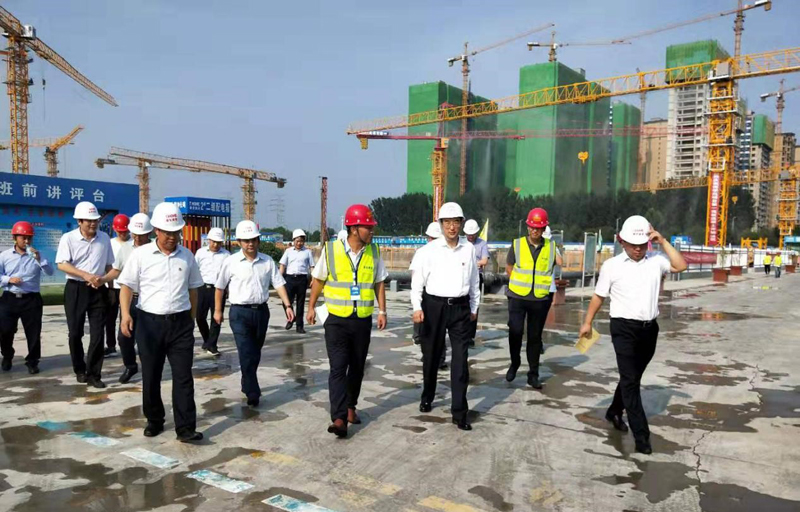 河南省常务副省长黄强莅临公司承建的博学苑项目调研指导工作