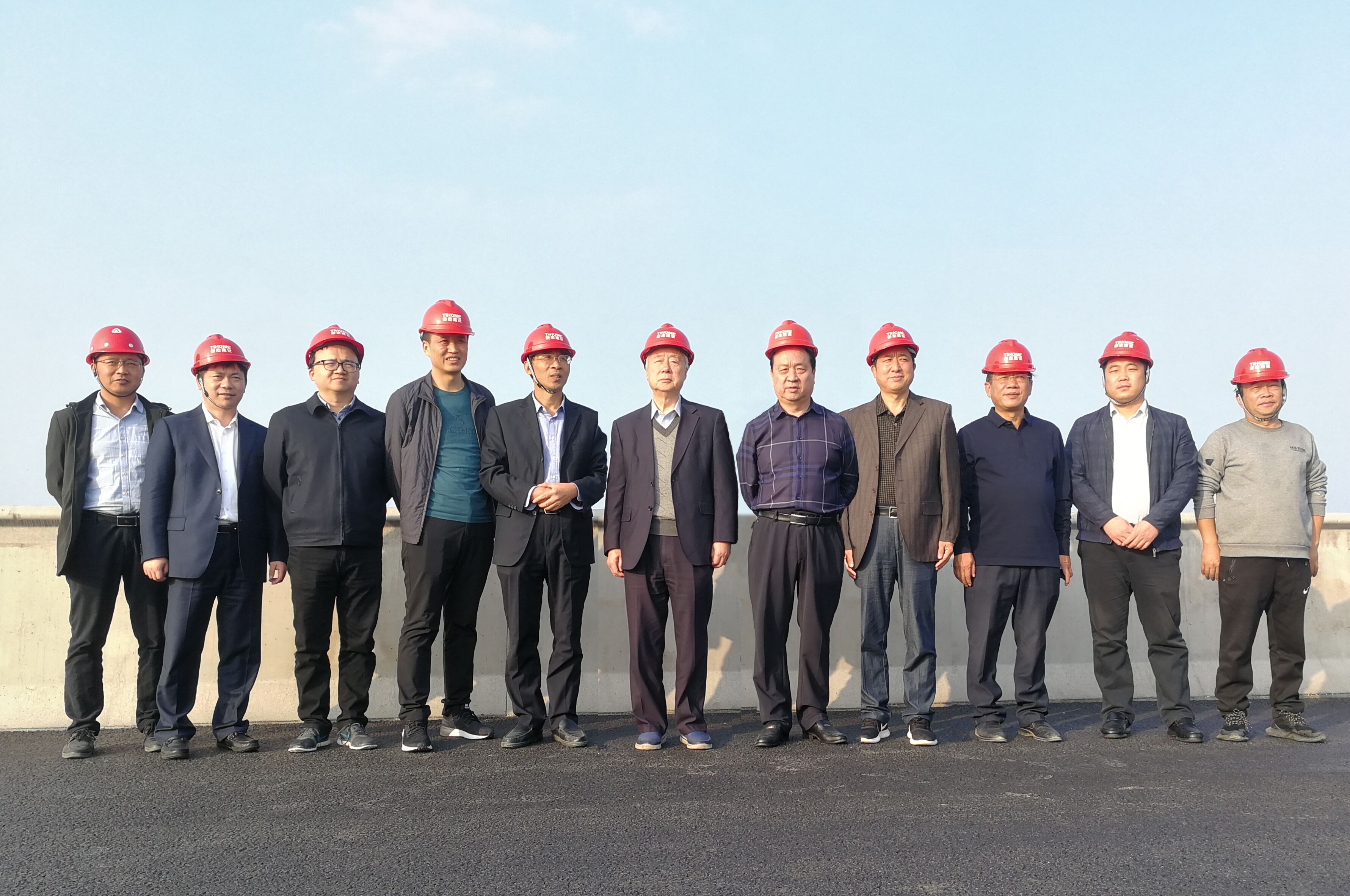 铁道部原常务副部长、中国工程院院士孙永福一行领导莅临泰宏考察指导工作